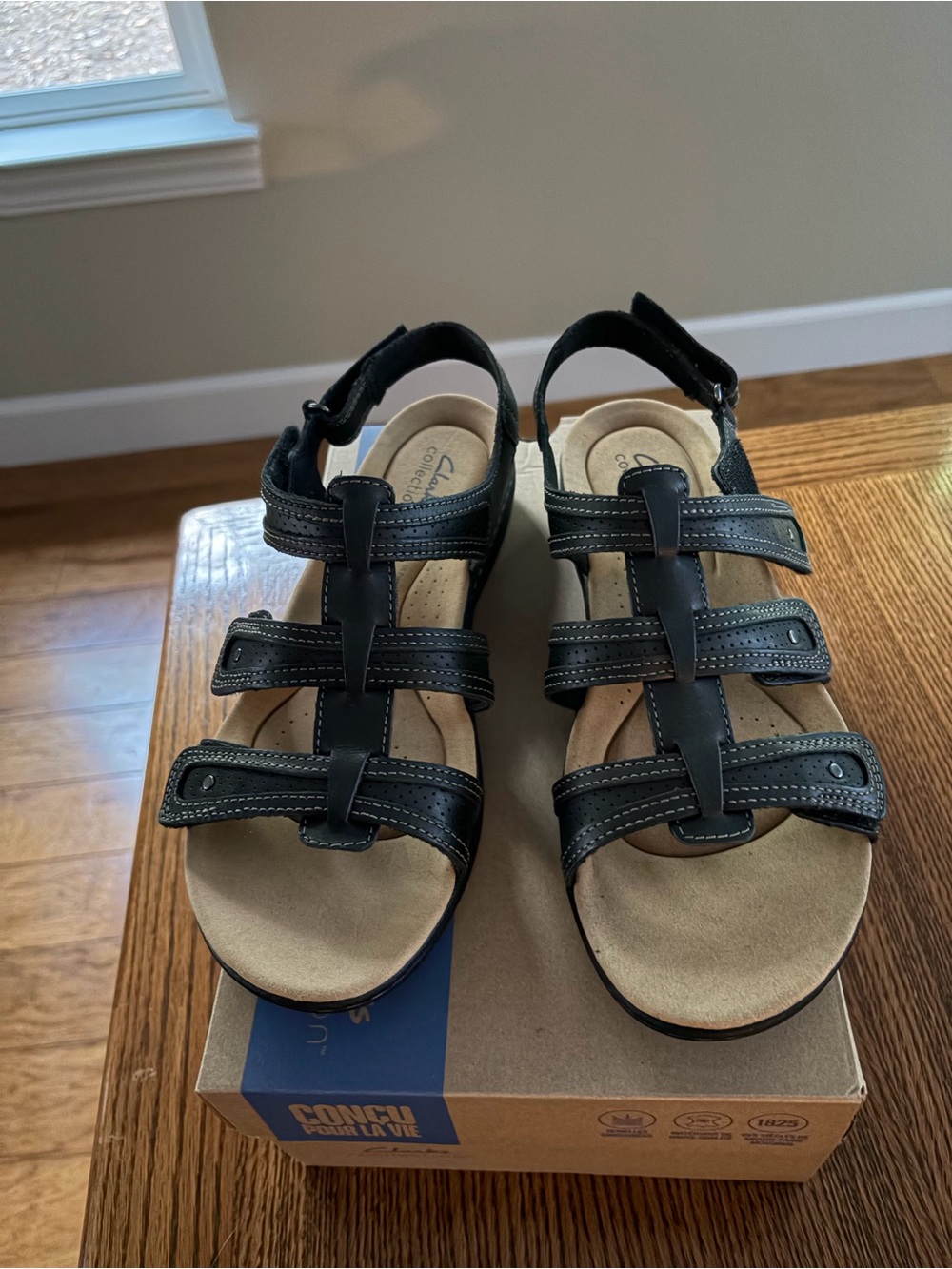 Clarks Women's Black Leather Strappy Comfort Sandals - Picture 3 of 4